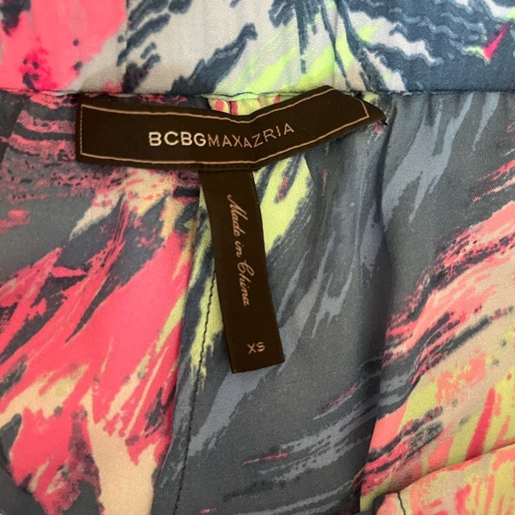 BCBG Maxazria Abstract Multicolor Shorts with pockets Size Xs - Picture 3 of 5